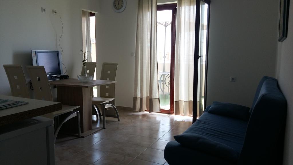 Morska Vila Apartment Vir Exterior foto